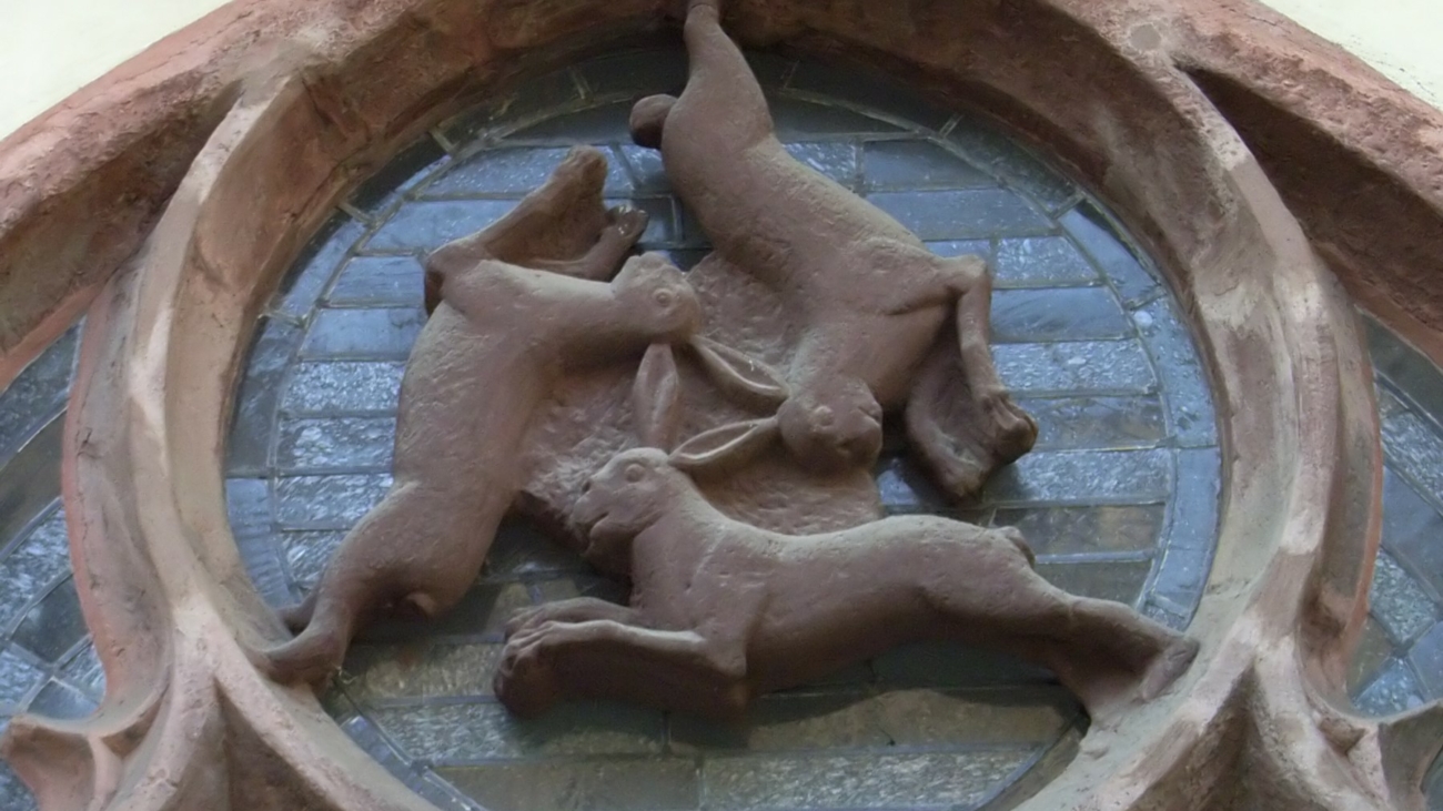 Paderborner_Dom_Dreihasenfenster